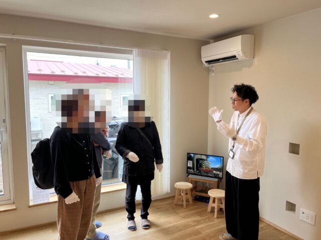 .
5/10、5/24の二週にわたり完成見学会にお越し頂きました皆様ありがとうございました!!
沢山の方にご覧いただけてとても嬉しいです🥰
そして沢山の出会いに感謝です✨
特に、I様ご家族には完成見学会へのご快諾いただき、誠にありがとうございます😌
皆さまのおかげで、素晴らしい完成見学会ができ感謝の気持ちでいっぱいです😁
ありがとうございました🌟

TOPページはこちら @okamotokensetsu_makubetsu

ホームページURLは @okamotokensetsu_makubetsu 　
プロフィールリンクからご確認いただけます。

#ネオマゼウス #耐震等級 #heat20g2 #長期優良住宅 #高気密高断熱 #GX志向型住宅 #toclas #トクラス #道産材 #zeh #完成見学会 #マイホーム #注文住宅 #グレーの家 #板張りの家 #飫肥杉 #スズトレ #家好き #造作洗面台 #造作手洗い #SK106 #名古屋モザイク #無印良品 #無印 #muji #良品計画 #収納 #整理収納 #片付け #収納アイディア